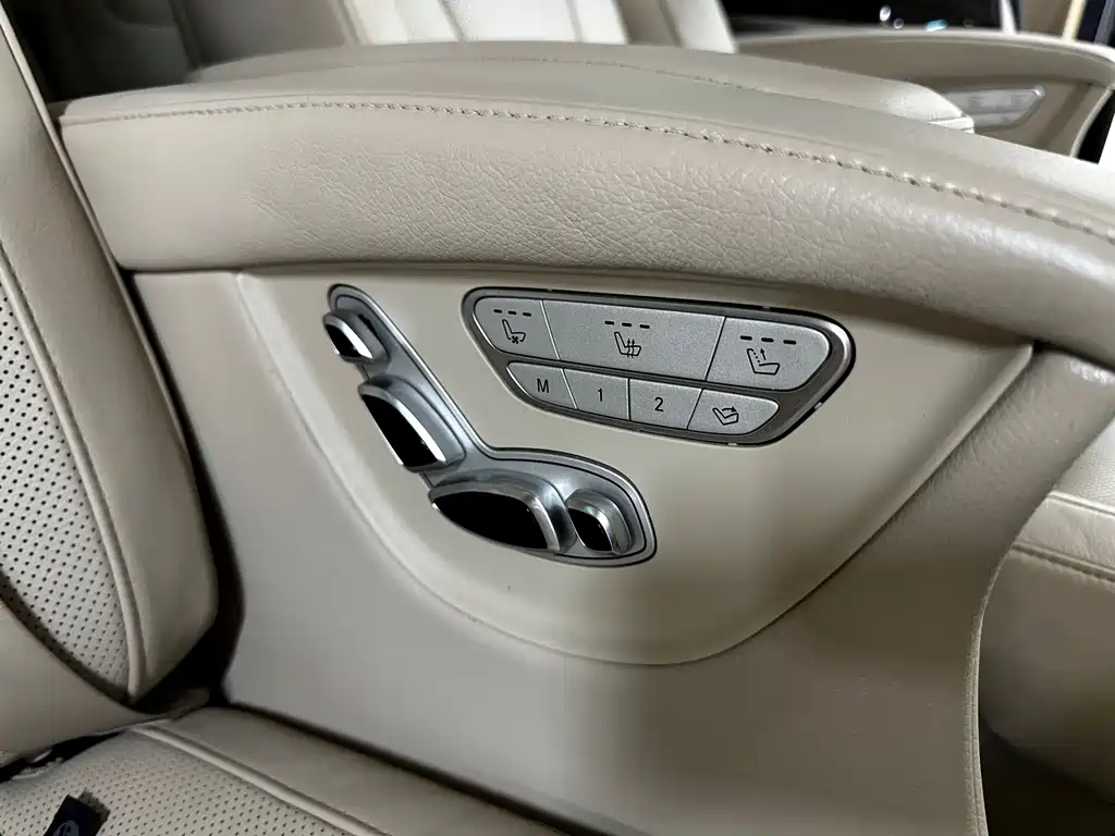 Mercedes-Benz V-Class 2020 — фото 16