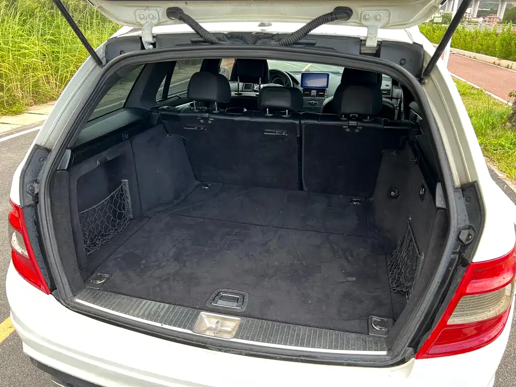 Mercedes-Benz C-Class 2010 — фото 18