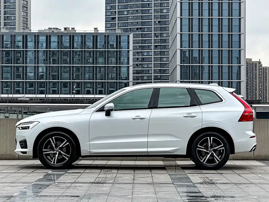 Volvo XC60 2019 — фото 3