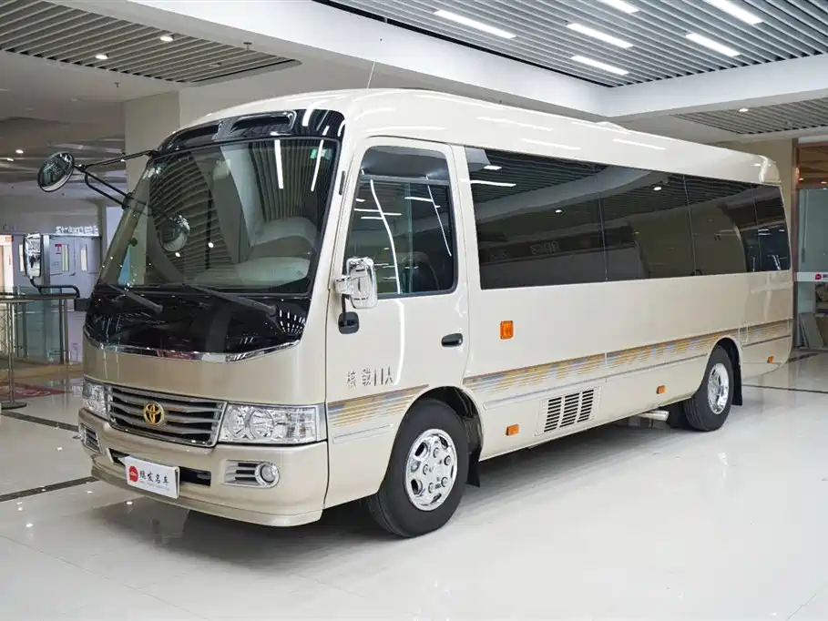Toyota Coaster 2018 — фото 1