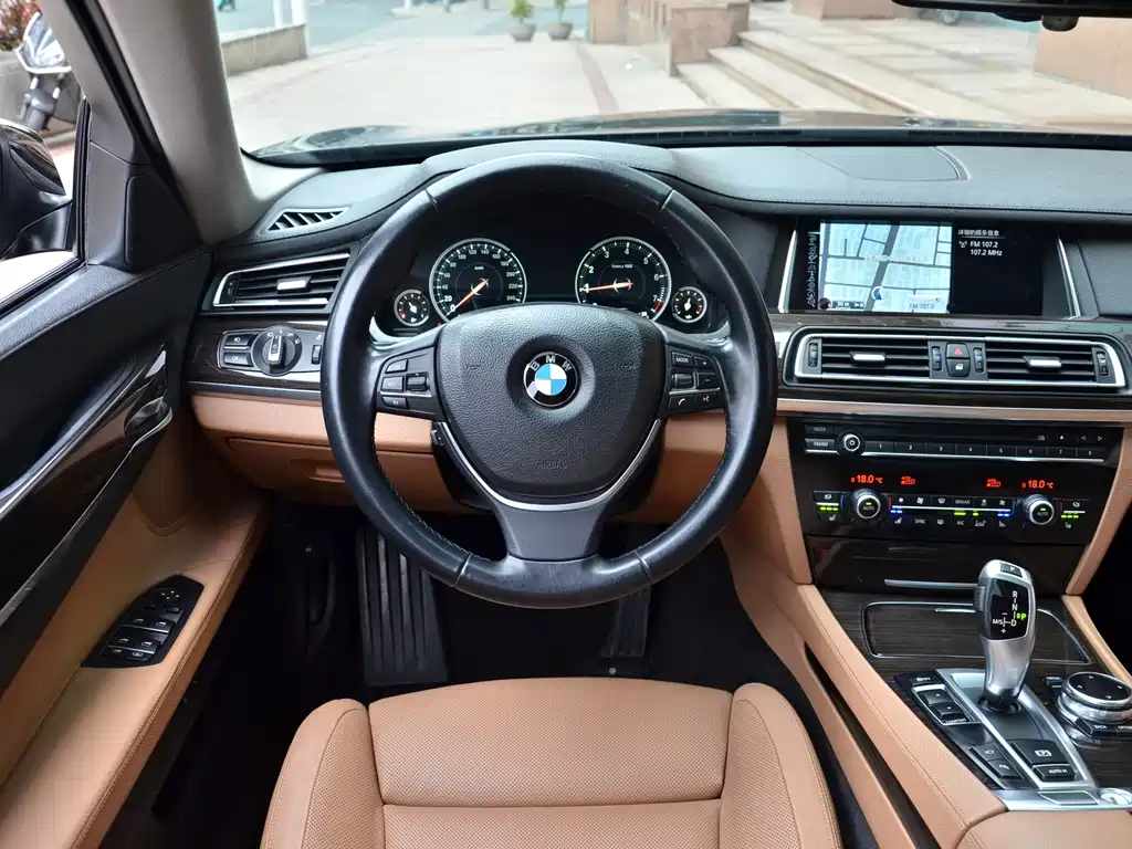 BMW 7 Series 2015 — фото 9