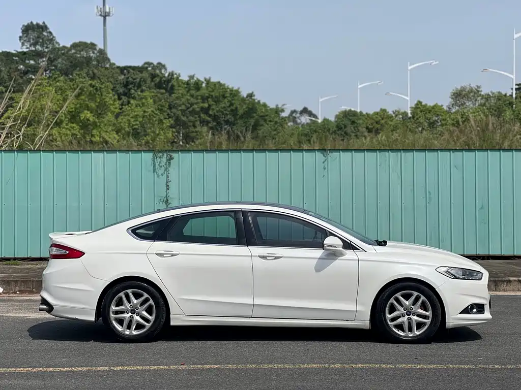 Ford Mondeo 2016 — фото 14