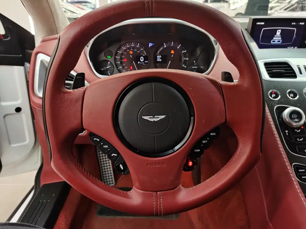 Aston Martin Vanquish 2015 — фото 12
