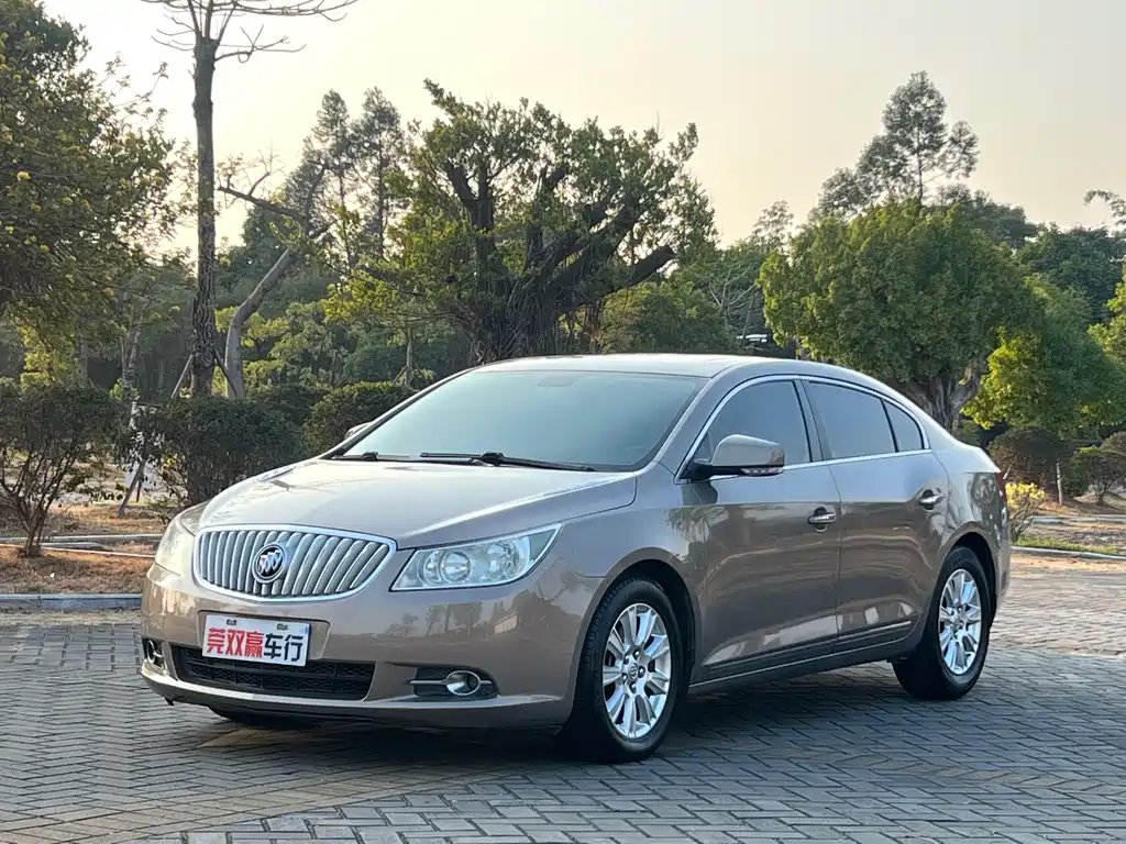 Buick LaCrosse 2012 — фото 1
