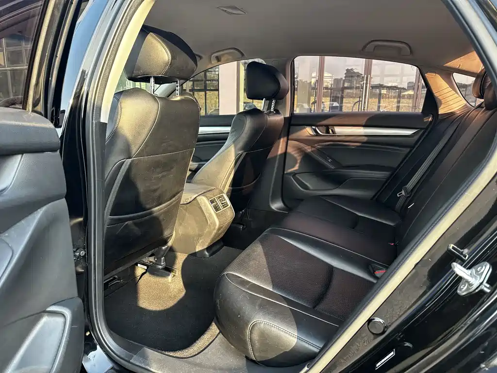 Honda Accord 2019 — фото 11