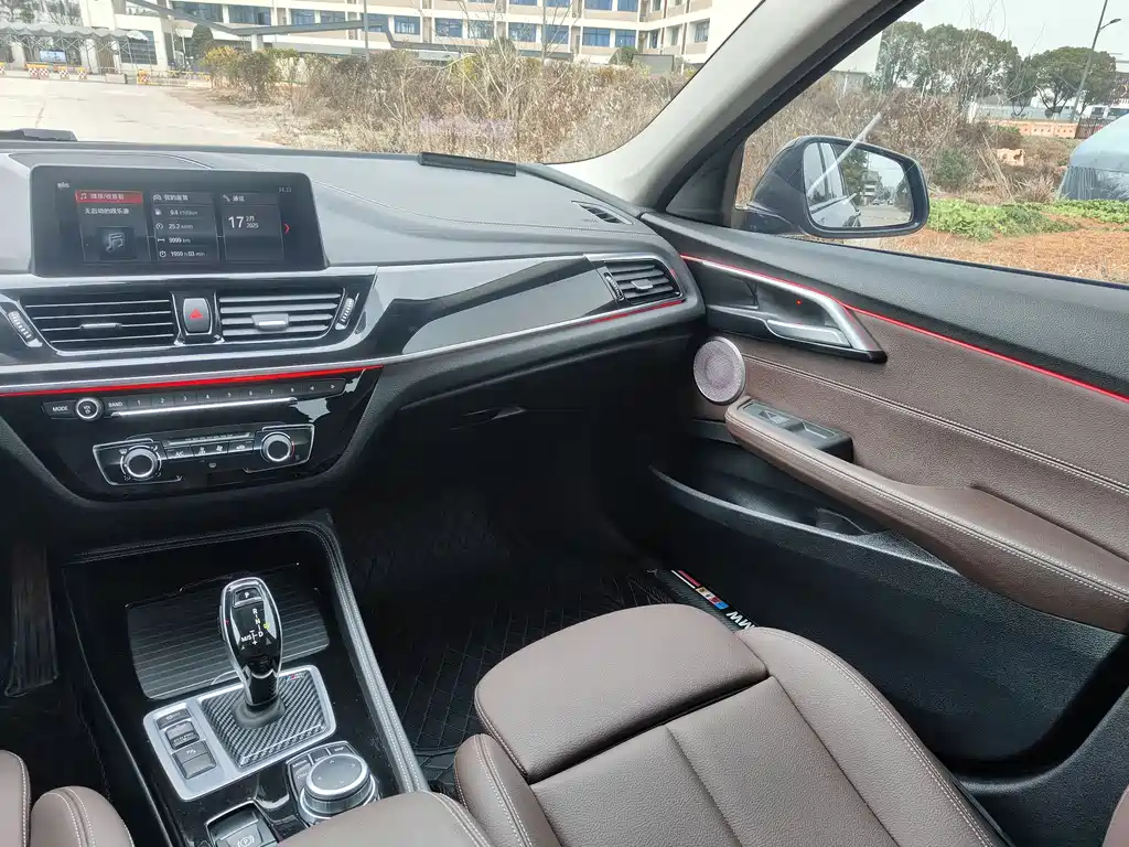 BMW 1 Series 2022 — фото 13