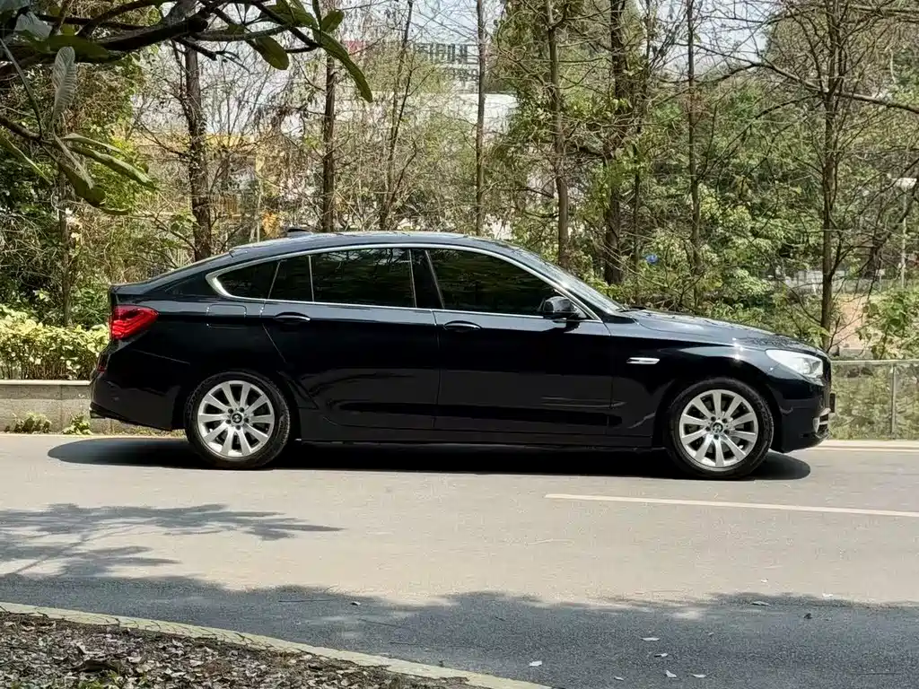 BMW 5 Series GT 2014 — фото 17