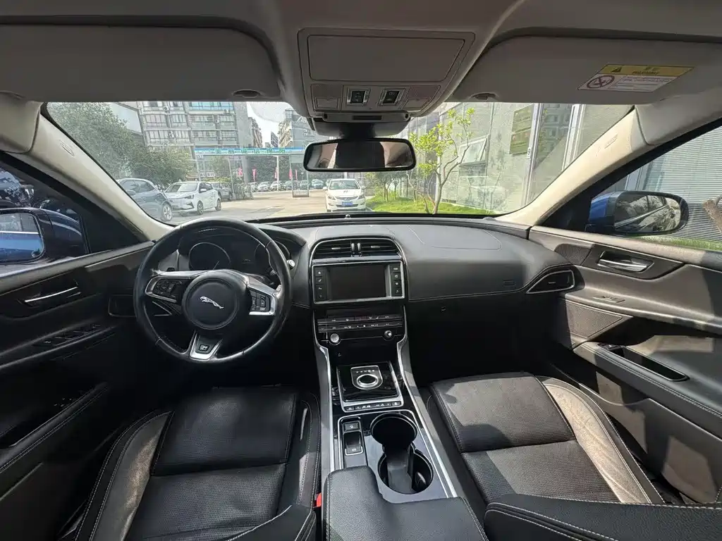 Jaguar XE 2016 — фото 4