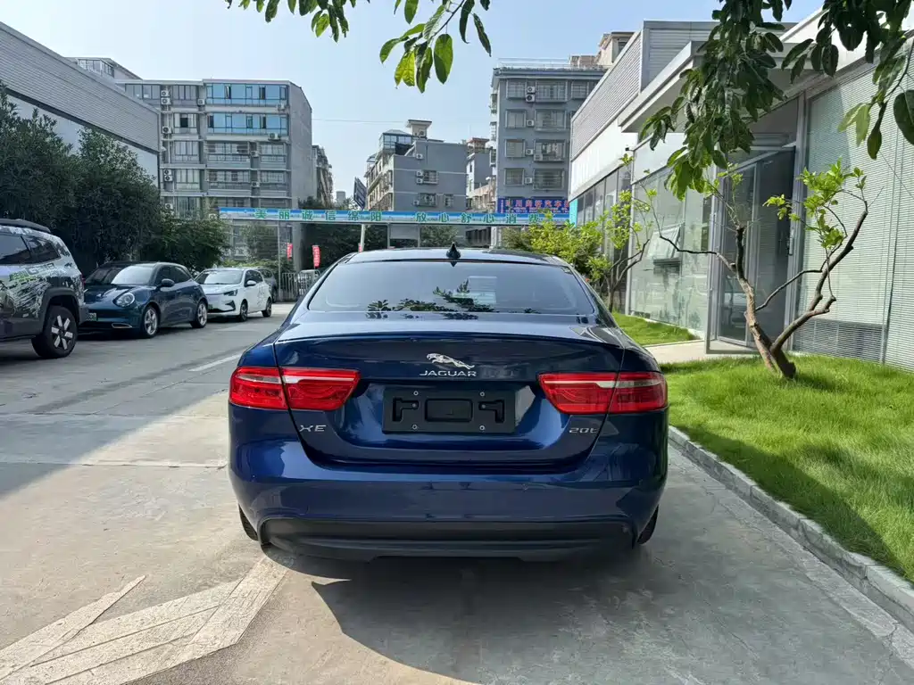 Jaguar XE 2016 — фото 8