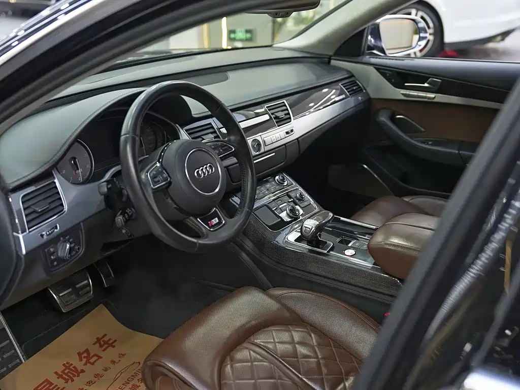 Audi S8 2015 — фото 11