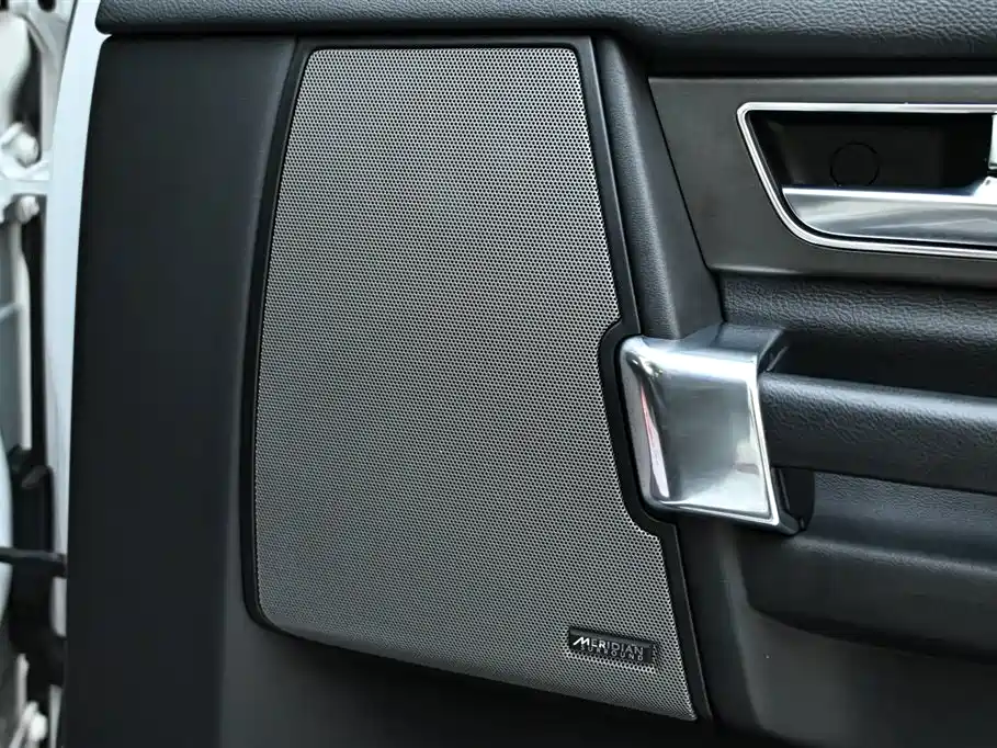 Land Rover Discovery 2016 — фото 19