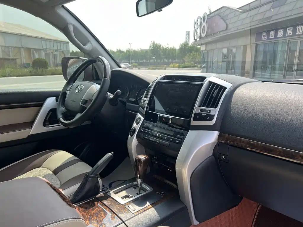 Toyota Land Cruiser 2015 — фото 14