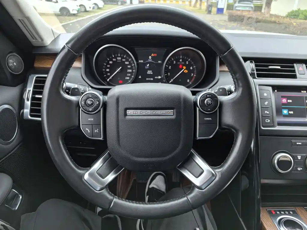 Land Rover Discovery 2019 — фото 17