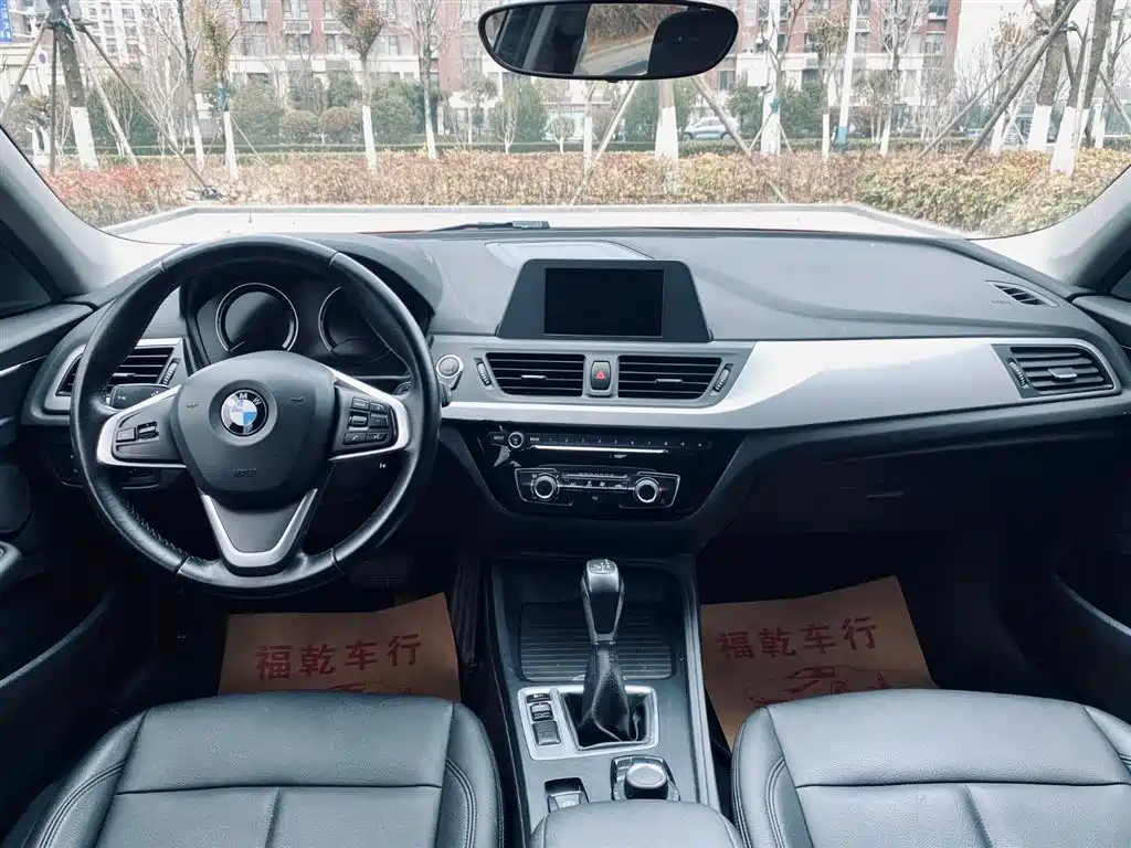 BMW 1 Series 2019 — фото 15