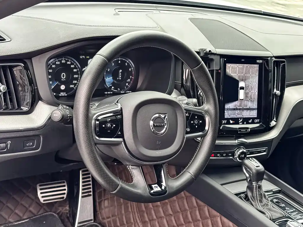 Volvo XC60 2019 — фото 12