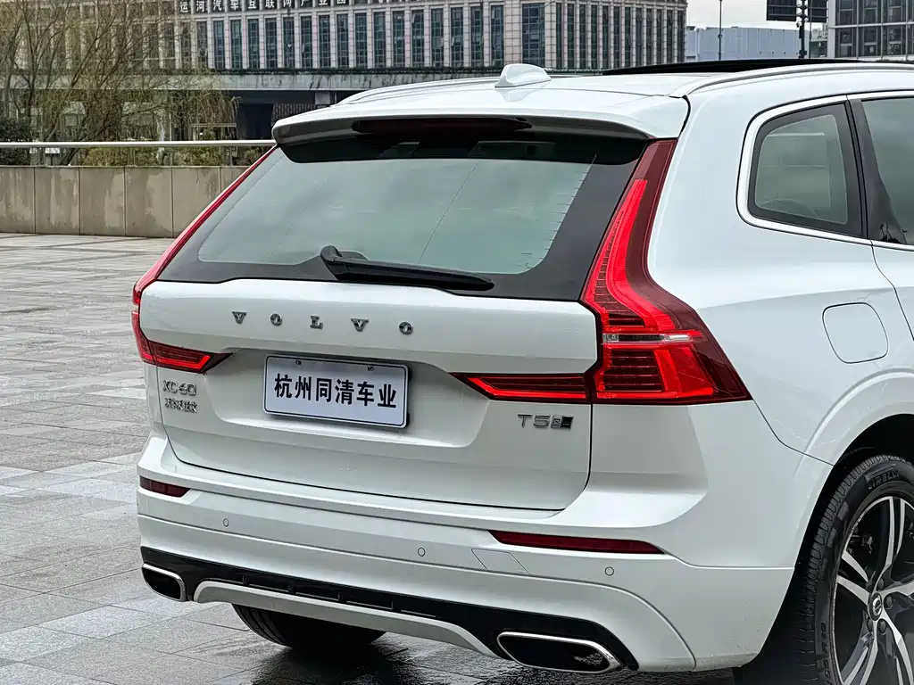 Volvo XC60 2019 — фото 23