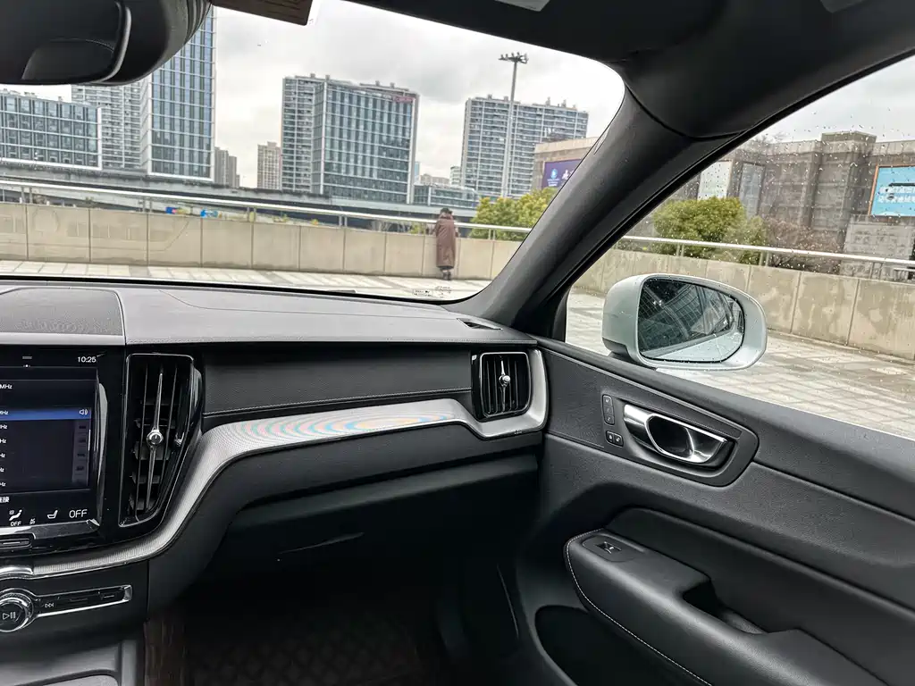 Volvo XC60 2019 — фото 17
