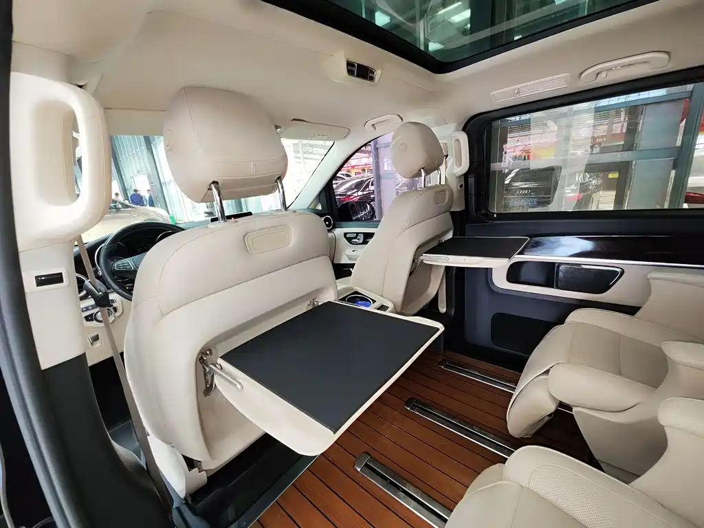 Mercedes-Benz V-Class 2019 — фото 18