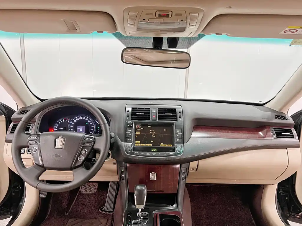 Toyota Crown 2010 — фото 12