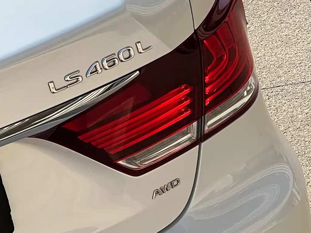 Lexus LS 2016 — фото 17