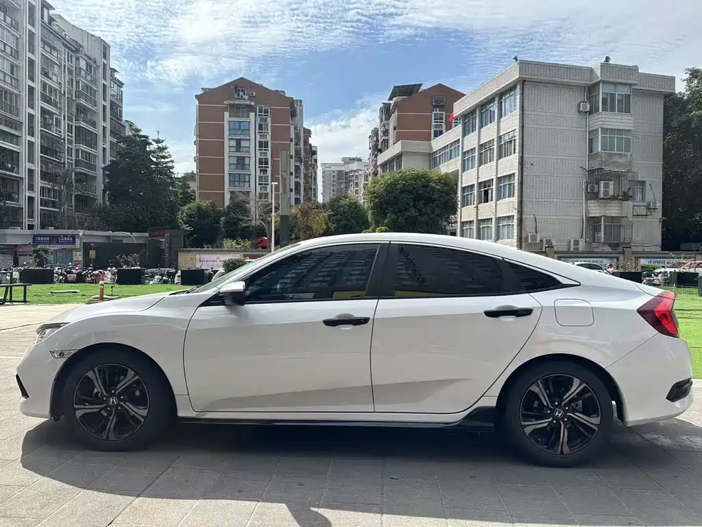 Honda Civic 2020 — фото 15