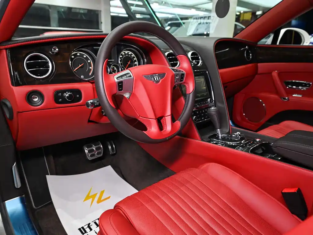 Bentley Flying Spur 2019 — фото 18