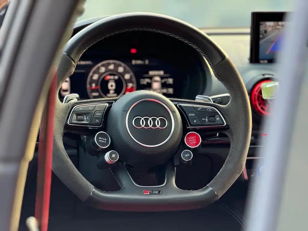 Audi RS 3 2018 — фото 11