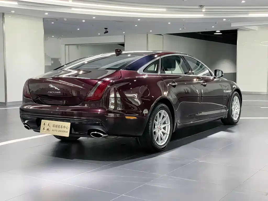 Jaguar XJ 2017 — фото 4