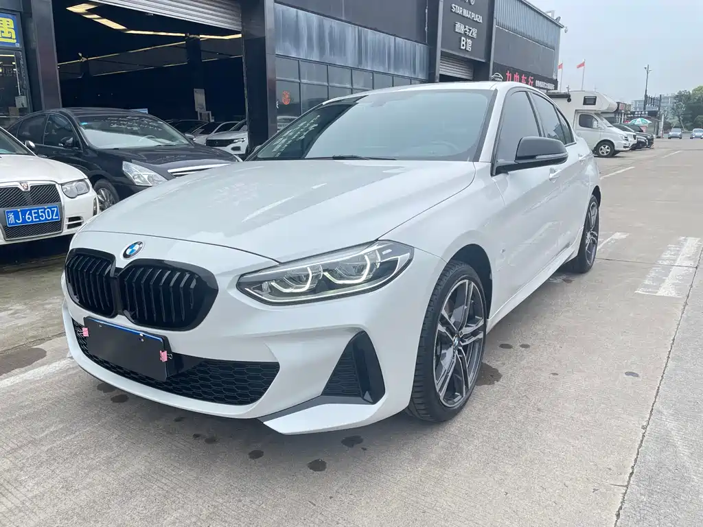 BMW 1 Series 2022 — фото 1