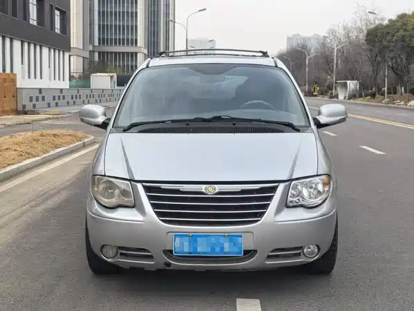 Chrysler Grand Dragon 2007