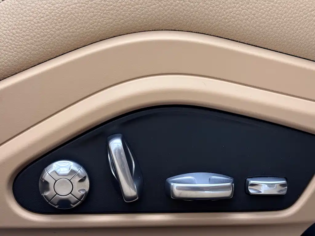Porsche Panamera 2017 — фото 16