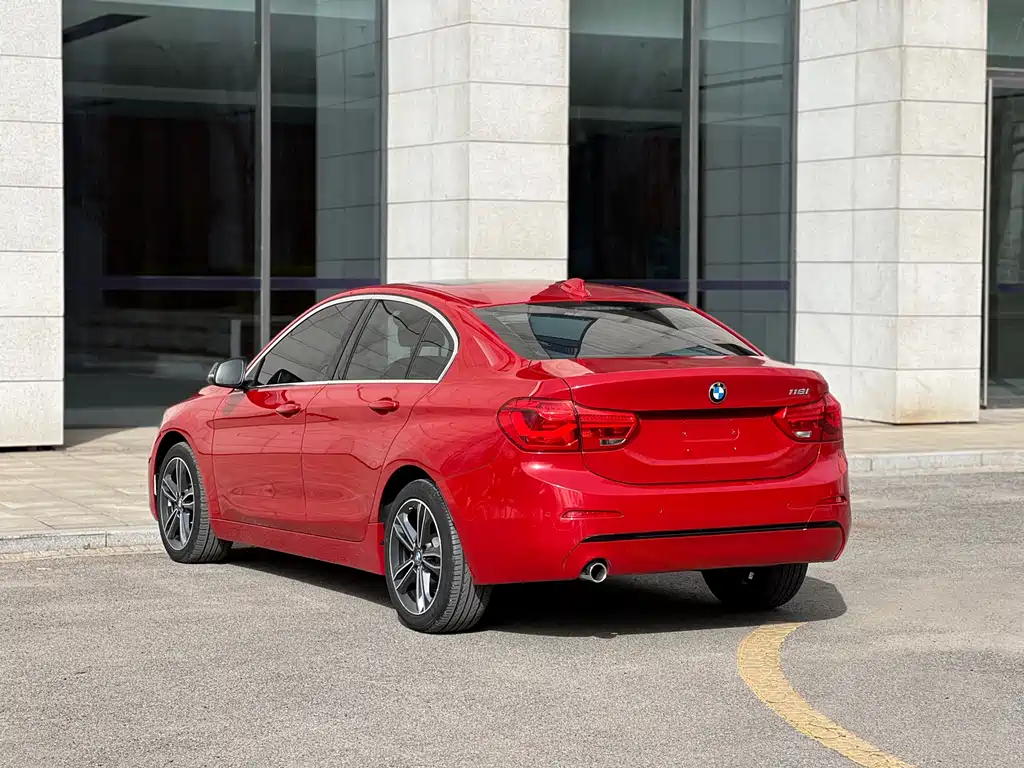 BMW 1 Series 2019 — фото 16