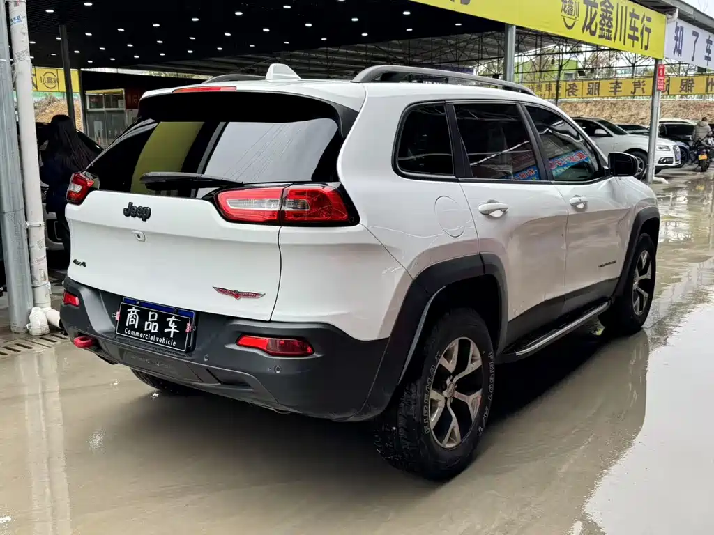 Jeep Cherokee 2016 — фото 14
