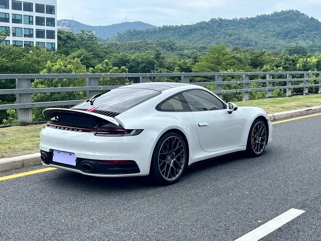 Porsche 911 2021 — фото 6