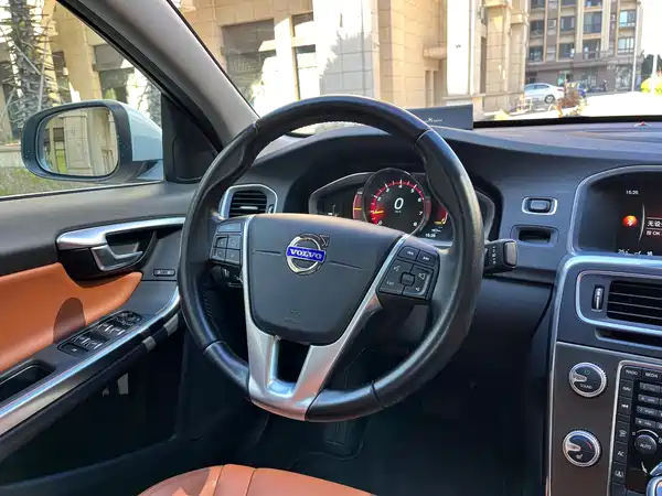 Volvo S60 Plug-In Hybrid 2015