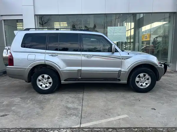 Mitsubishi Pajero 2005