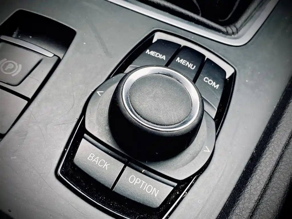 BMW 1 Series 2019 — фото 19