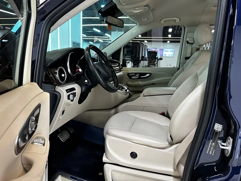 Mercedes-Benz V-Class 2020 — фото 19