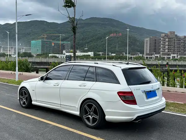 Mercedes-Benz C-Class 2010