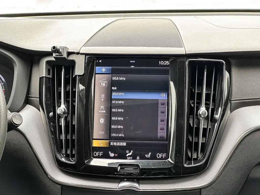 Volvo XC60 2019 — фото 18