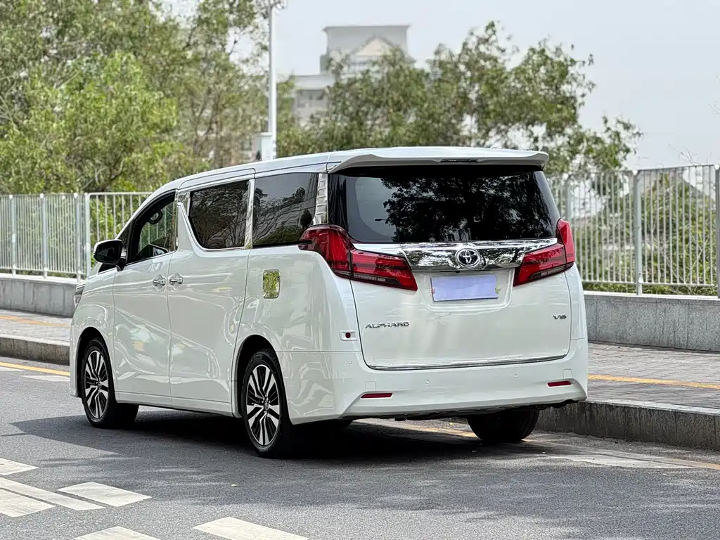 Toyota Alphard 2019 — фото 4