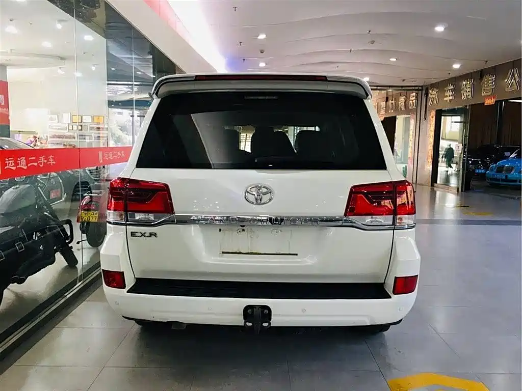 Toyota Land Cruiser 2017 — фото 5