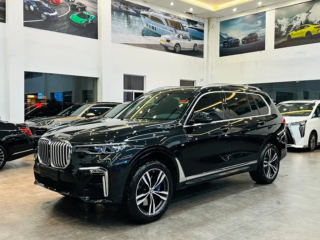 BMW X7 2021 — фото 1