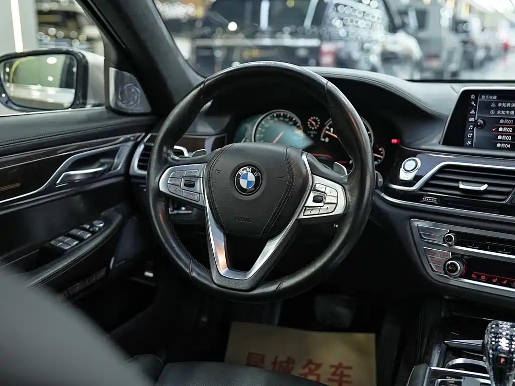 BMW 7 Series 2016 — фото 16
