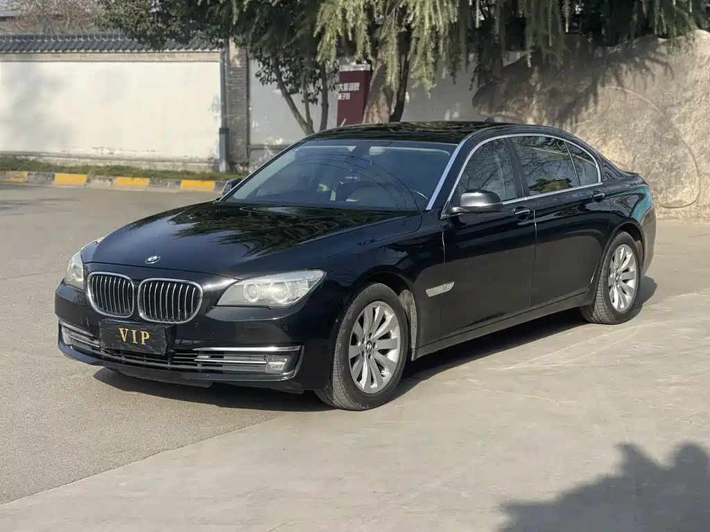 BMW 7 Series 2014 — фото 1