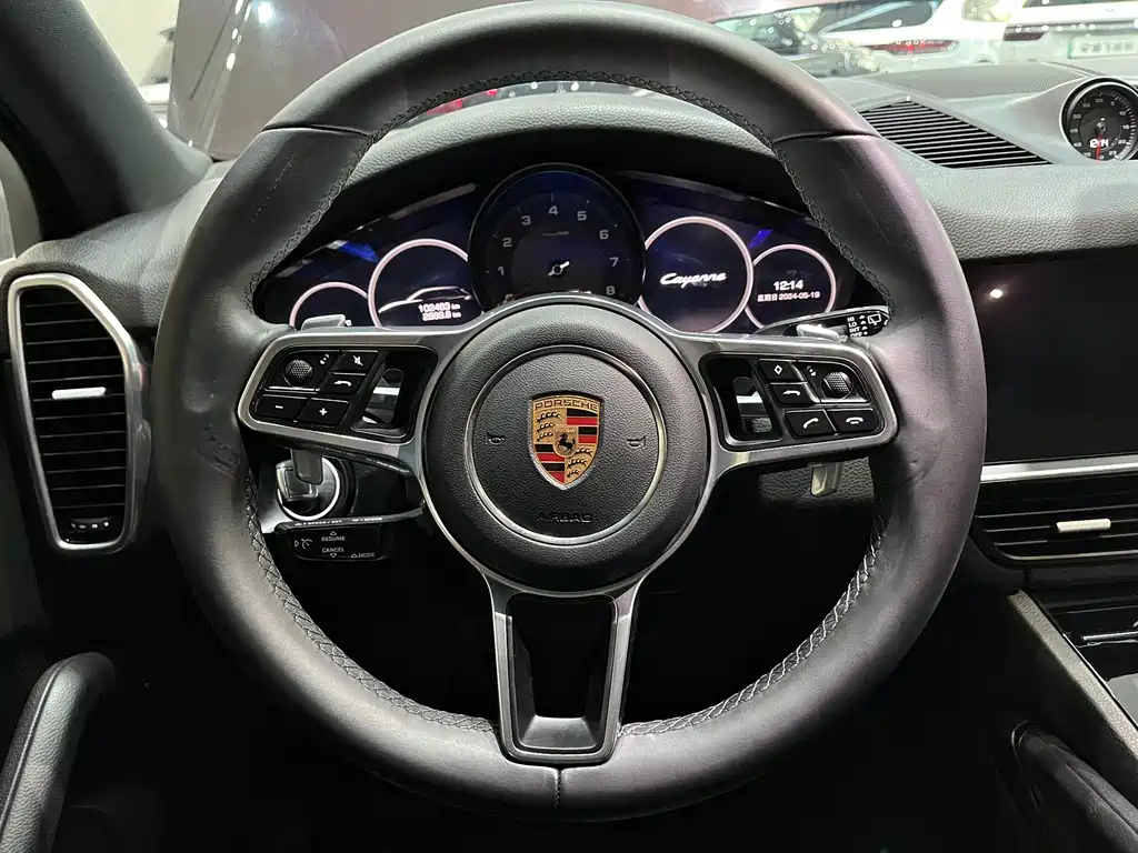 Porsche Cayenne 2018 — фото 16