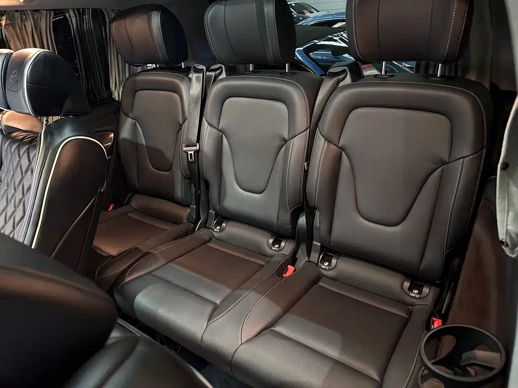 Mercedes-Benz V-Class 2021 — фото 10