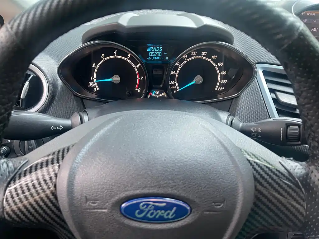 Ford Fiesta 2015 — фото 9