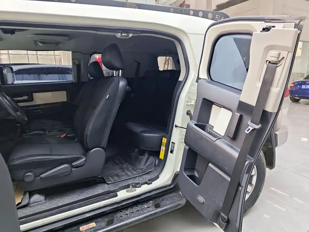 Toyota FJ Cruiser 2019 — фото 7