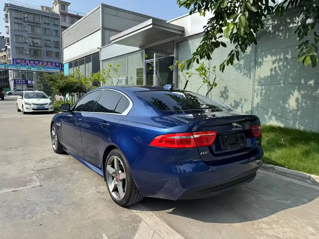 Jaguar XE 2016 — фото 9